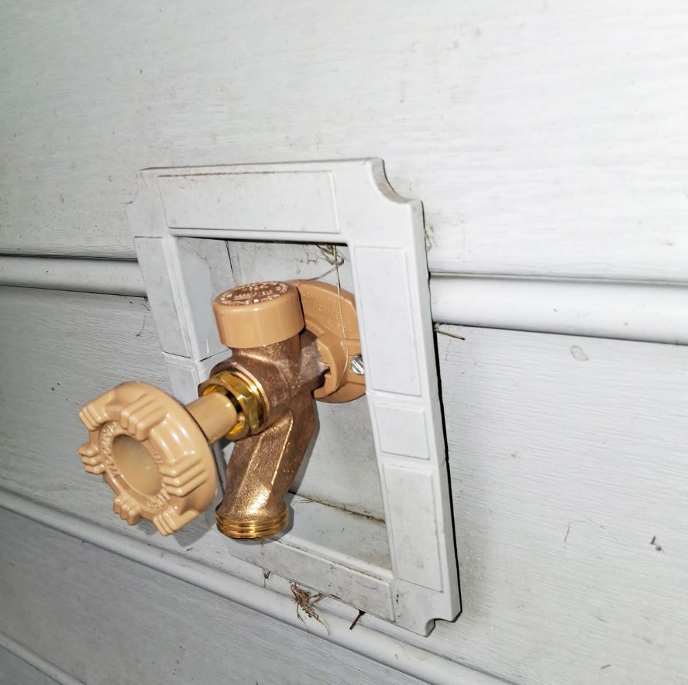 Fresh water hose connection and valve