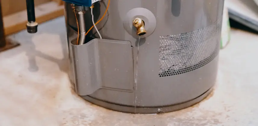 https://www.mrrooter.com/us/en-us/mr-rooter/_assets/expert-tips/images/mrr-blog-water-heater-leaking-from-drain-valve-what-should-i-do1.webp