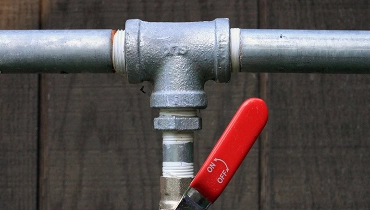Pipe with red handle